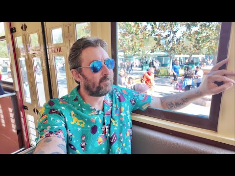A Foggy Rope Drop Day At Disneyland - Saying Goodbye To Red Car Trolley / Early Morning Rides & Food