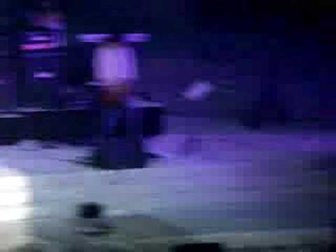 Power Station 动力火车 & Landy Wen Lan 温岚 Performing 屋顶