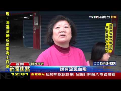 【TVBS】單手騎車又未注意路況　騎士衝撞休旅車