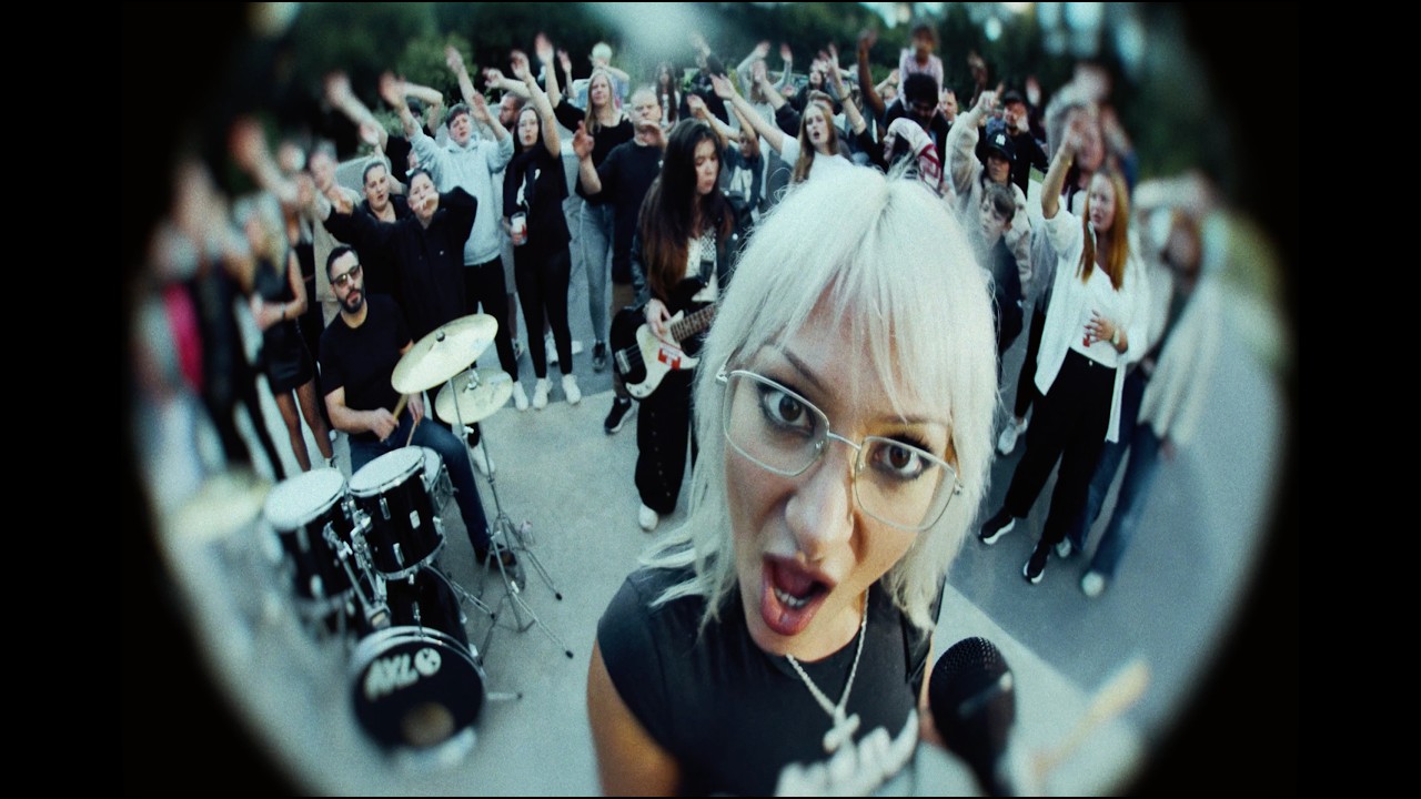Guarda ALICE STARK - THEORIE (OFFICIAL VIDEO) su YouTube Guarda ALICE STARK - THEORIE (OFFICIAL VIDEO) su YouTube