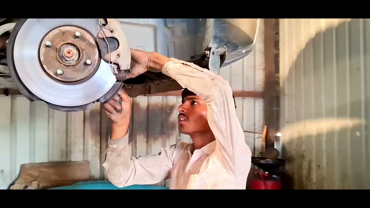 अगर सफर को आरामदायक और सुरक्षित बनाए रखना है, तो कार की सर्विस समय पर करवाना बहुत जरूरी है!!