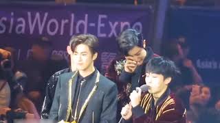 2017 MAMA in Hong Kong EXO ChanYeol Crying In Stage