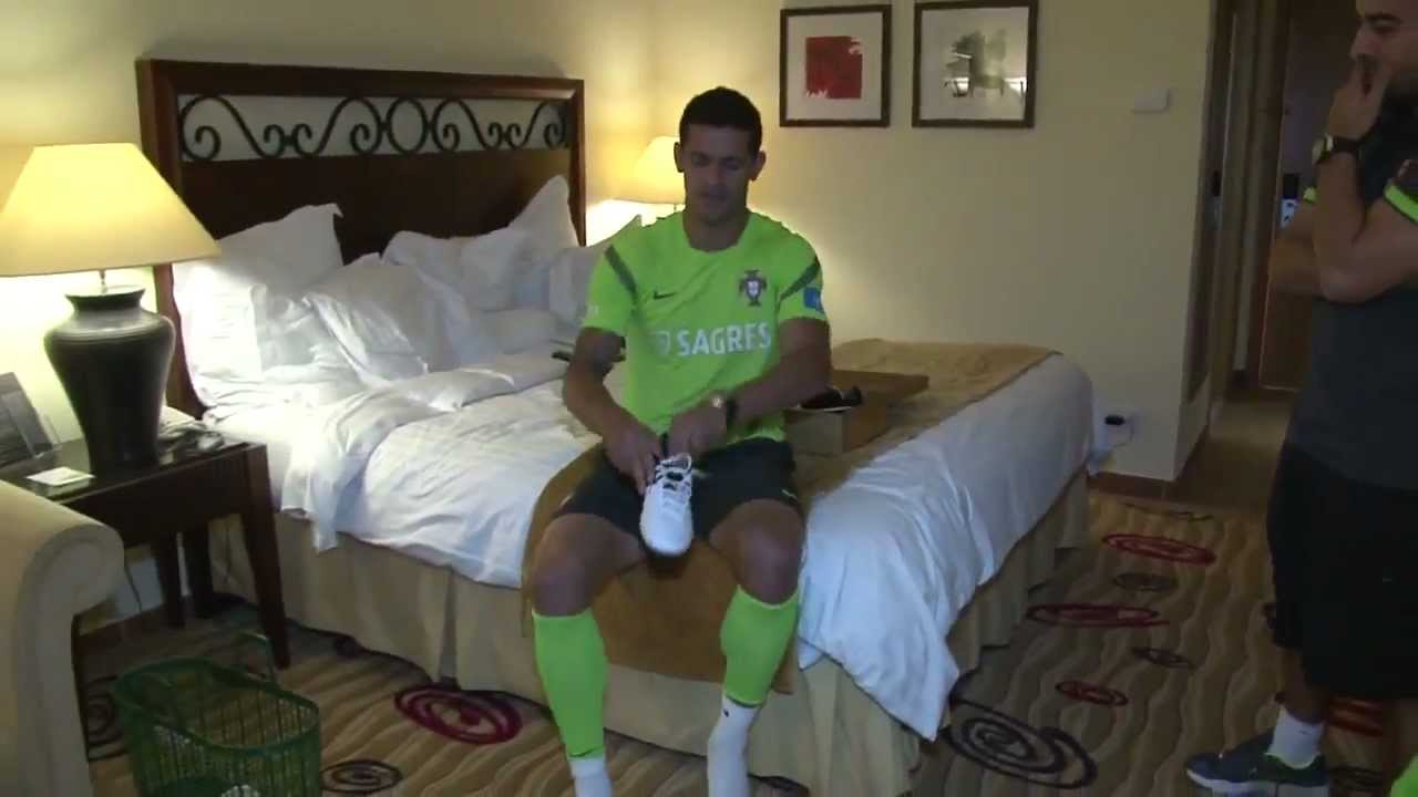 Portugal - Euro 2012 - Receive Nike Boots: Meireles, Moutinho & More - YouTube