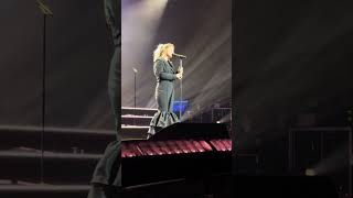 Video thumbnail of "Kelly Clarkson covers Used to be Young by Miley Cyrus (Kellyoke) Las Vegas 12.31.2023 New Years Eve"