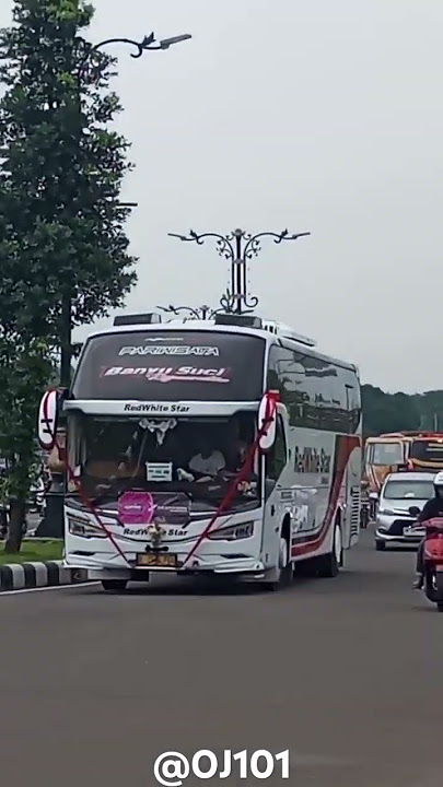 Basuri mojang Priangan dari bus Red white star 'Banyu Suci' saat trip Pakansari - At - Tohir