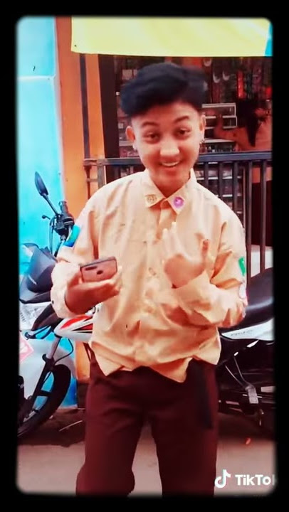 Kutuliskan Sebuah Cerita Cinta Segitiga