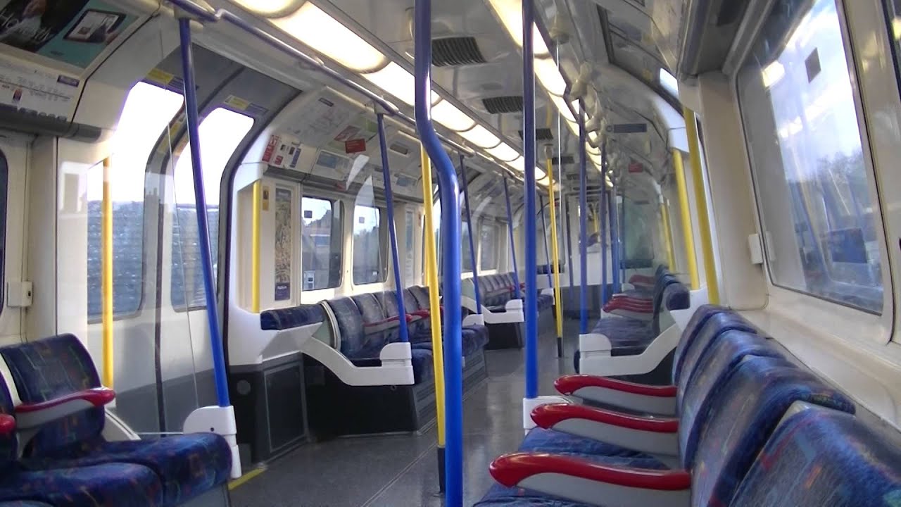 London Underground Piccadilly Line (676, 1973 Stock): Ealing Common - Ravenscourt Park