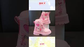 Pilih Sepatu Super Lucu Sesuai Kelas Kalian Yah short shoes