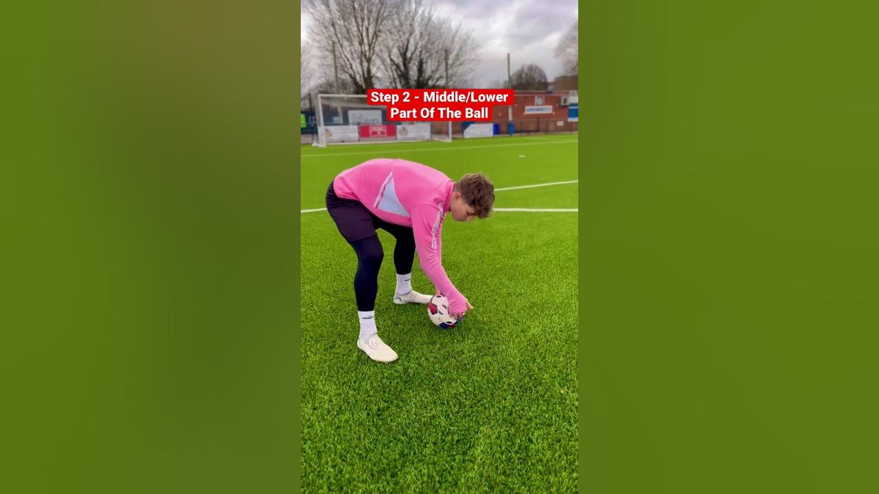Learn How To KNUCKLEBALL With This Video!!! ⚽️😱🎯 #shorts