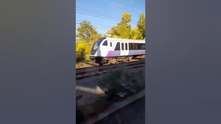 Class 345 vs Class 800  (Race out of Slough)