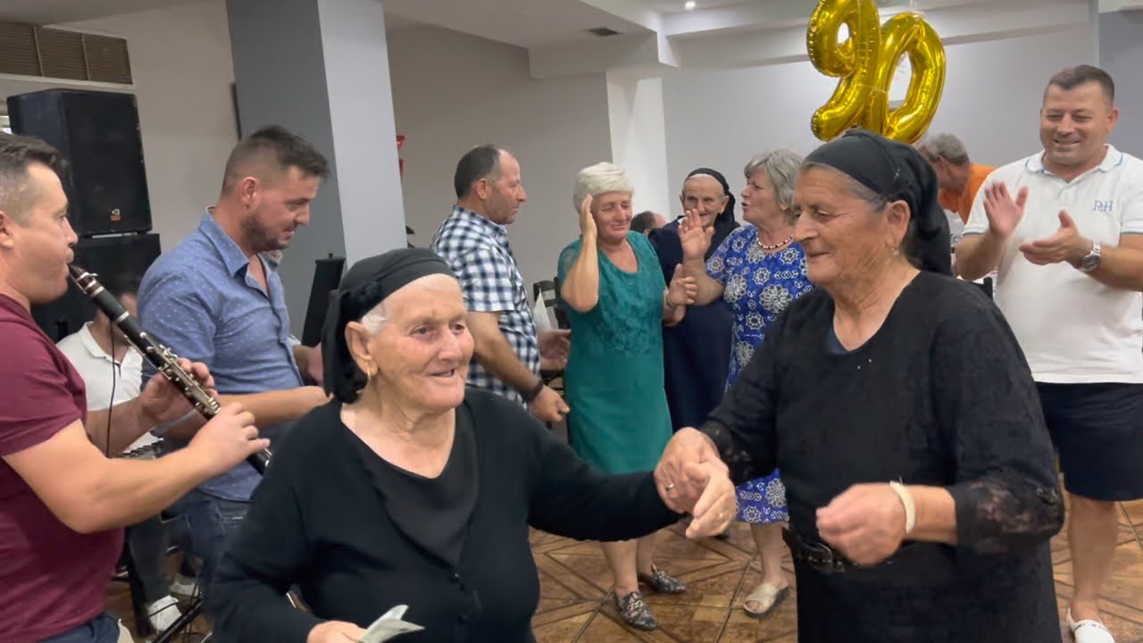 EMOCIONUESE SHIKONI SA BUKUR KERCEN NEN SENIA PER 90 VJETORIN E SAJ -KLARINET FERDI MJESHTRI🔥