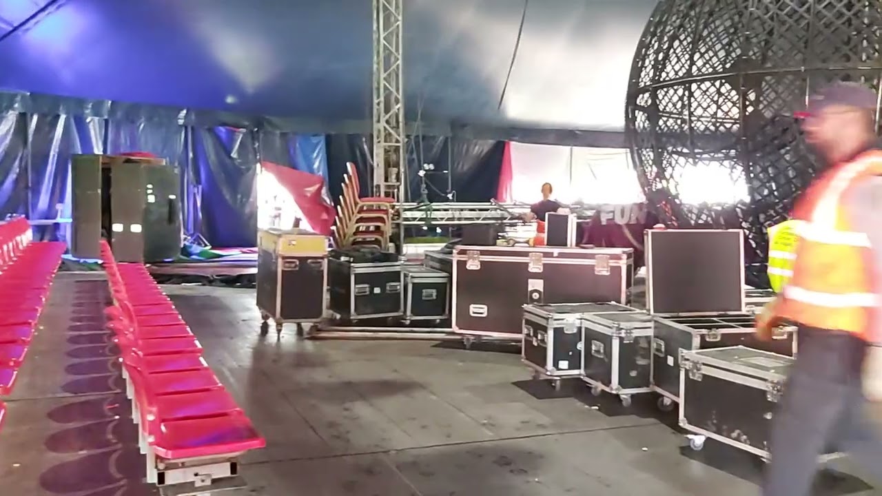 circus Funtasia pulling down at Bodmin fair park on the 22nd10.2023