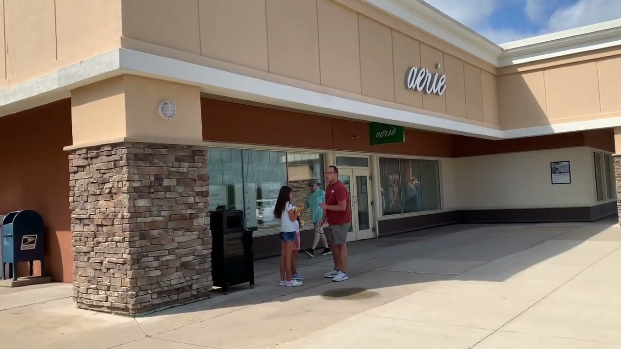 Let’s walk @ Birch Run Premium Outlets, Birch Run, Michigan, USA