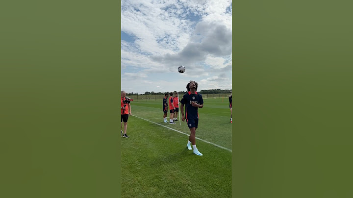 Joshua Zirkzee With The Tricks! 🤹‍♂️