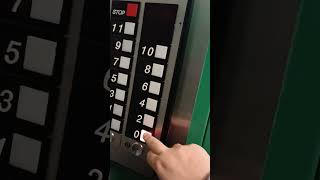 Sehr Alter, Schöner Und Großer Otis Aufzug Mit Stopknopf In Einem Wohnhochhaus. Bj 1961 Umbau 1992