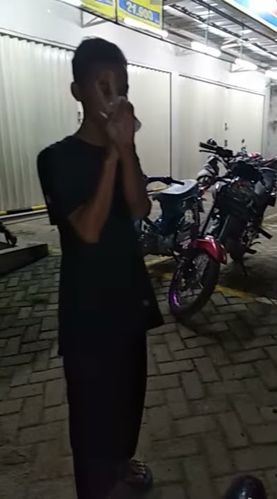 Sebatang rokok segelas kopi ,seduluran sak lawase☠