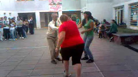 Venini bailando rock en la despedida de 31ra P.B.S...