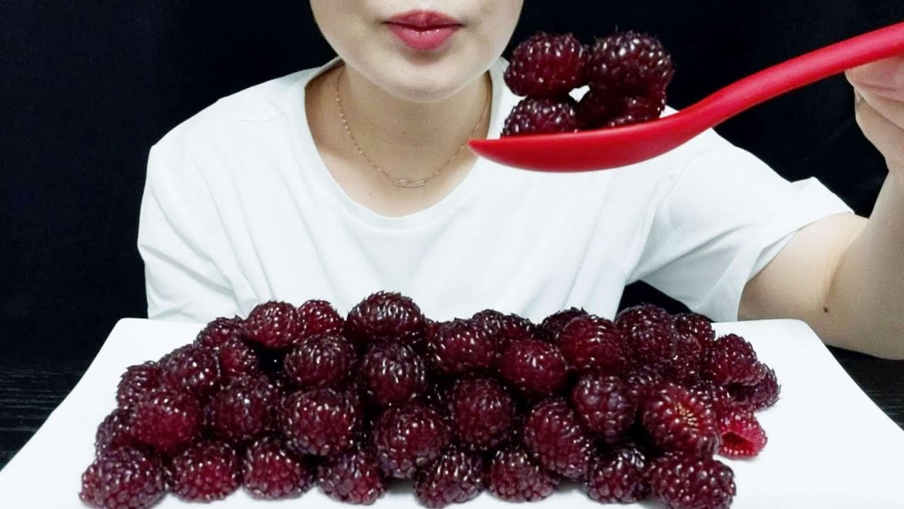 ASMR 산딸기 먹방 RASPBERRY MUKBANG EATING SOUNDS - YouTube