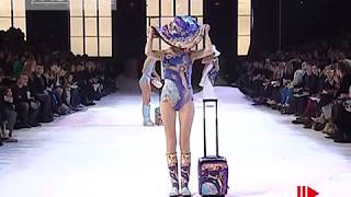 ISSEY MIYAKE Fall 2004 2005 Paris - Fashion Channel - YouTube