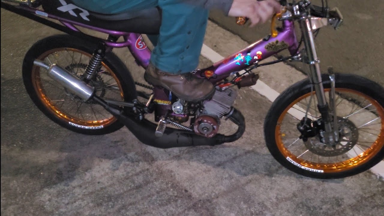 Acelerando FORTE a mobilete TODA preparada!!😈 #racha #mobilete #2tempos #moto