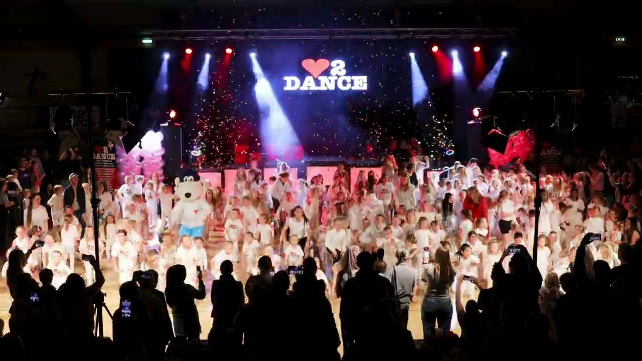 Love 2 dance store elev show den 22/3 2025