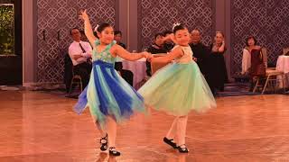 社交ダンス小学生女の子ペア　子供の社交ダンス　福岡市中央区