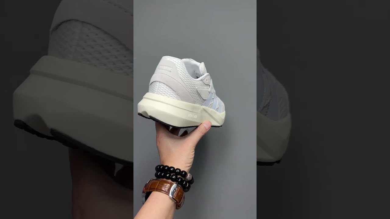 公司级真标半码制Adidas 阿迪达斯LIGHTBLAZE 舒适防滑新款阿迪达斯低帮