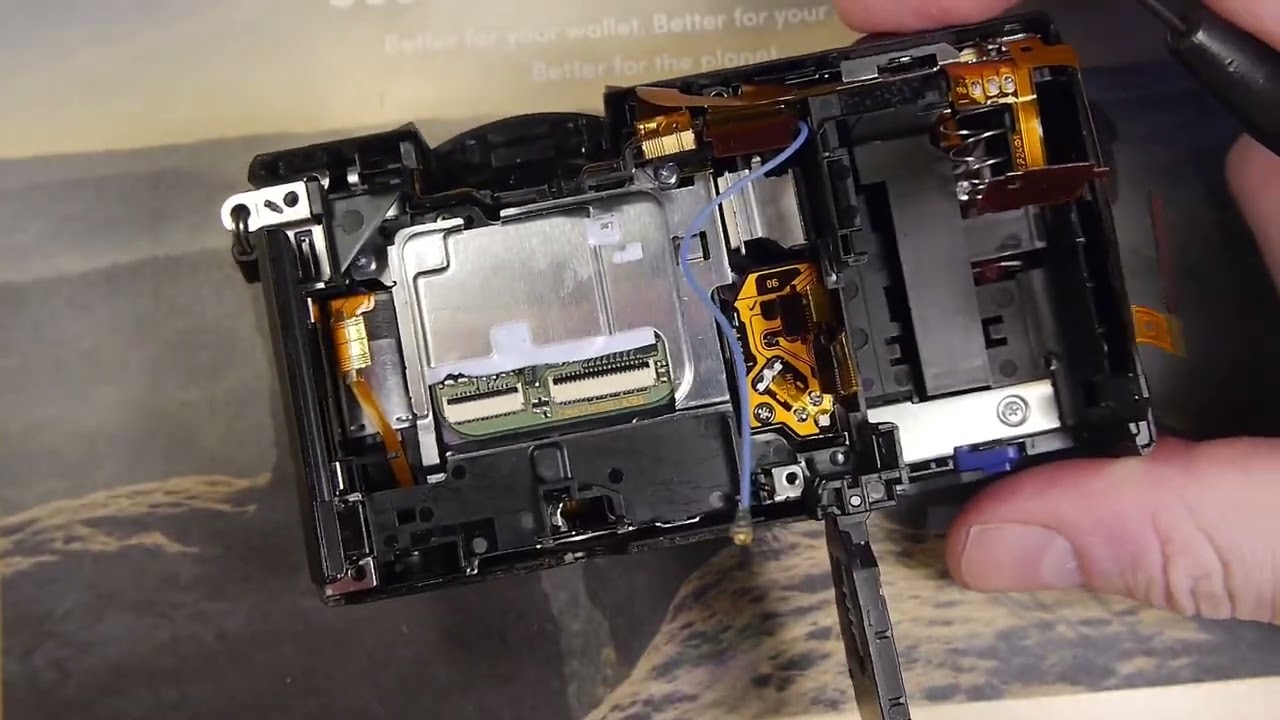 Modding the Sony A5000 to a Full Spectrum for Mario. Disassembly