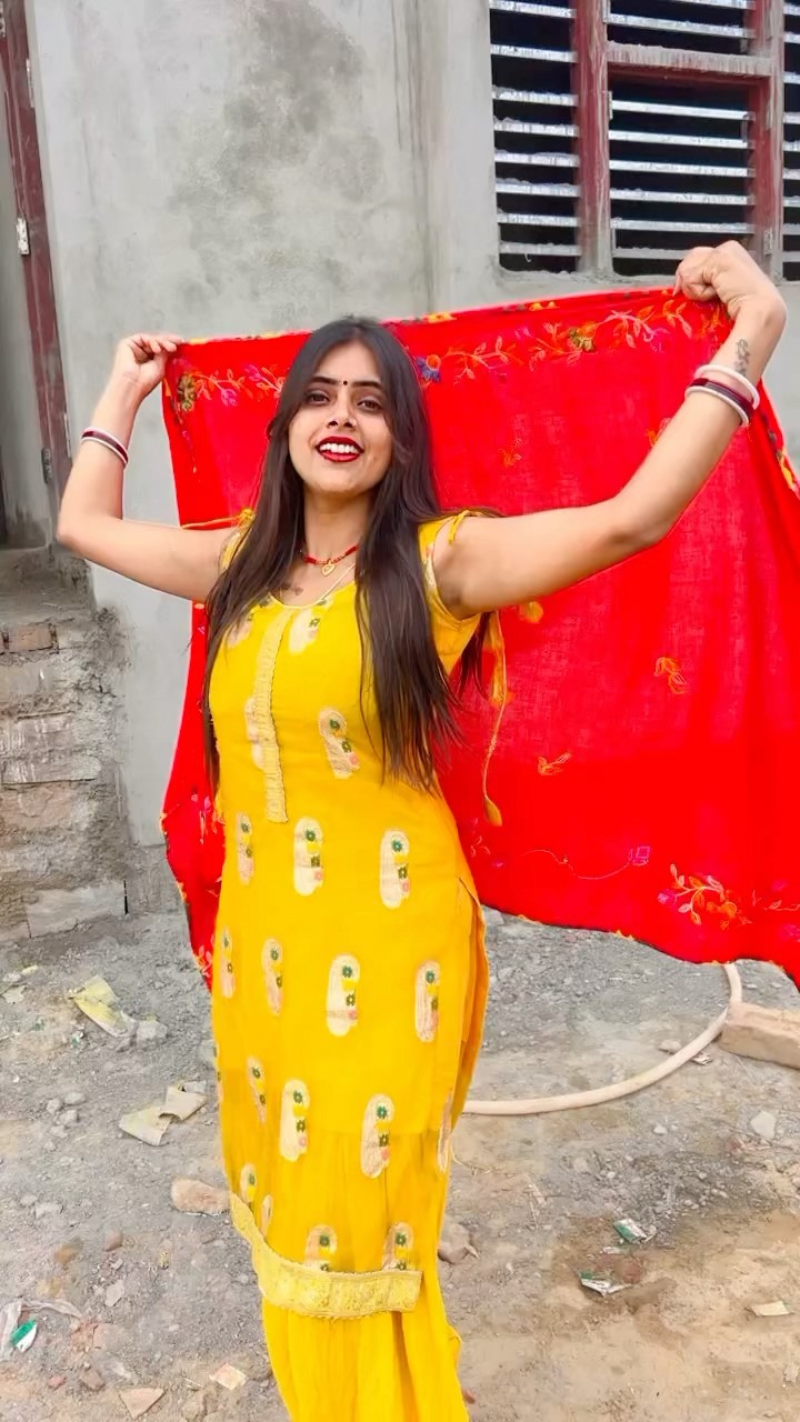 लाल rang की ओढ़नी मेरी #meenu #trending #trendingshorts #shorts
