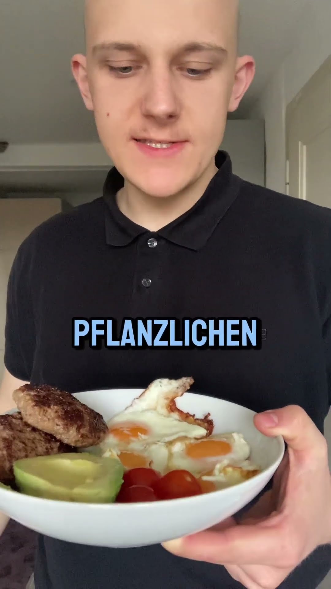 Eier, Hackfleisch, Avocado, Tomaten, Banane. Ein Frühstück für Energie ...