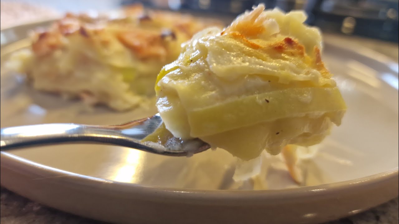 ЛАЗАНЬЯ С КОПЧЁНЫМ ЛОСОСЕМ И ПОРЕЕМ – СЛИВОЧНАЯ, ЭЛЕГАНТНАЯ И ПРОСТАЯ