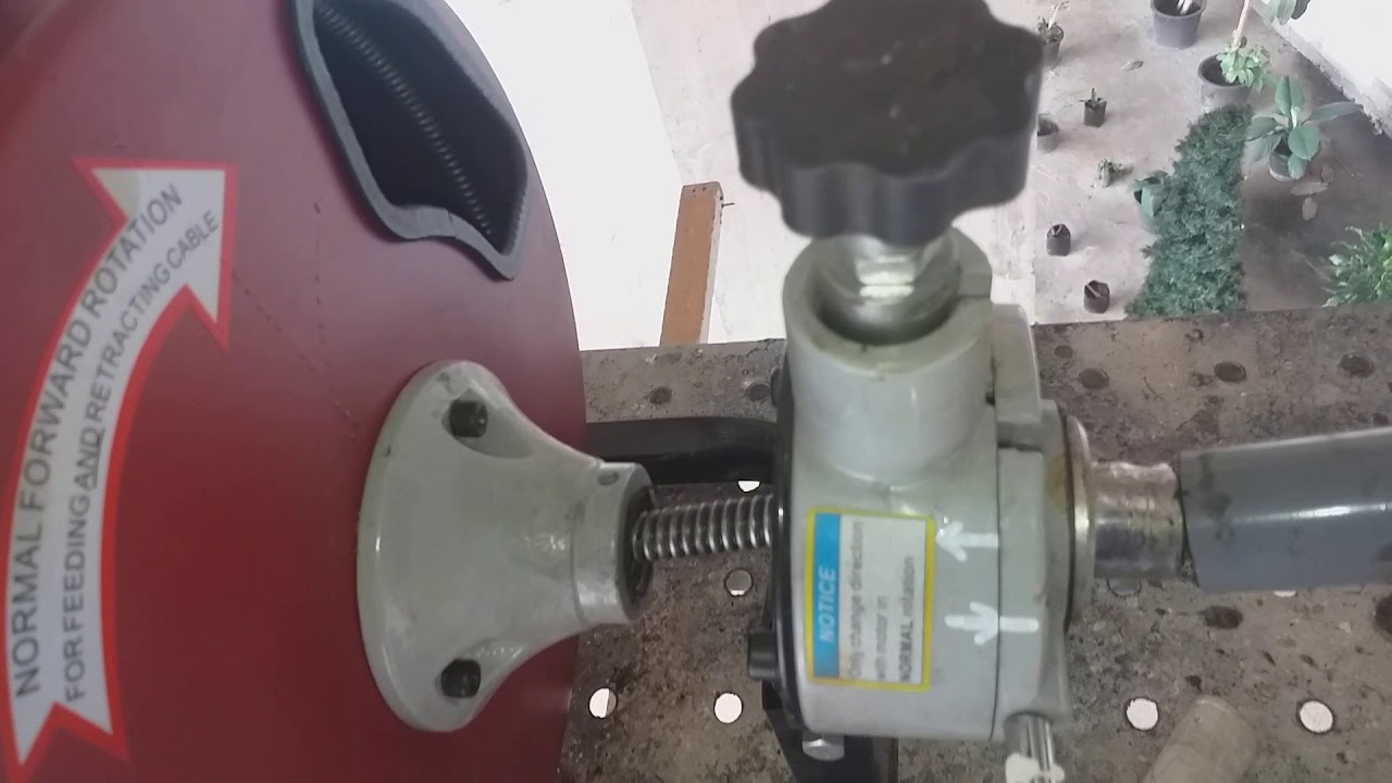 Ridgid Drain Cleaner pipe yang tersumbat lemak dengan Drain Cleaning Machine atau Drain Cleaner