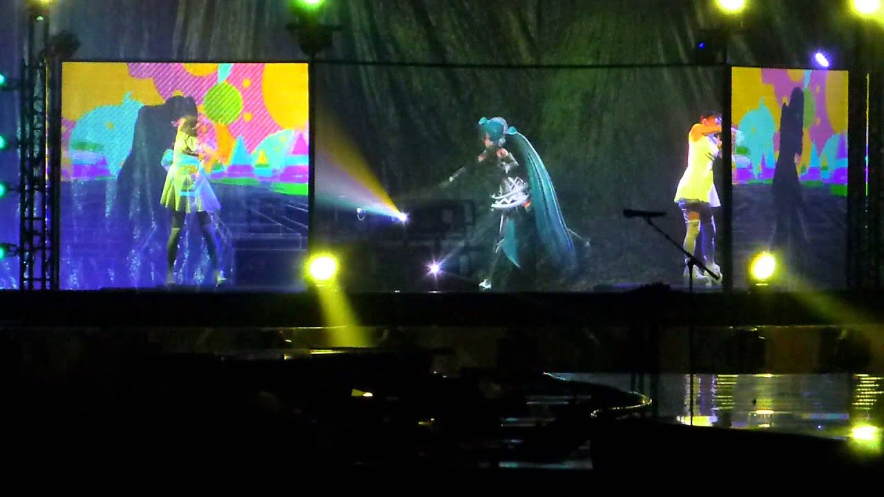 hatsune miku tour with lady gaga