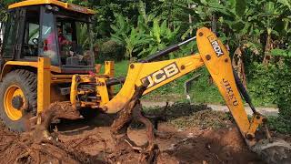 jcb 3dx moving huge tree roots to one side