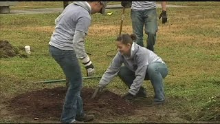 Future Springfield police officers meet residents through City cleanup