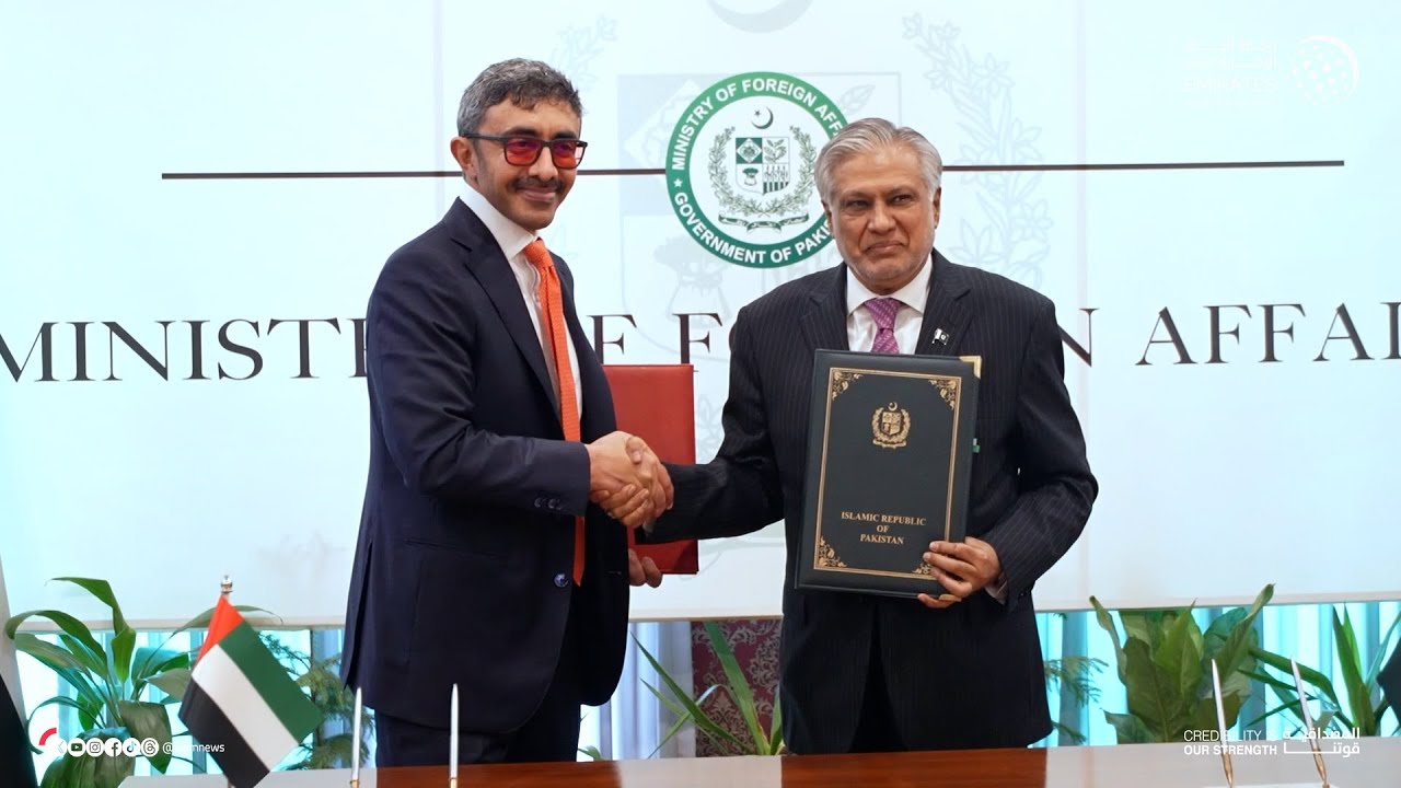 عبدالله بن زايد يلتقي وزير الخارجية الباكستاني .. وتوقيع مذكرتي تفاهم واتفاقية بين البلدين