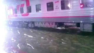 Ростов на Дону поезд едет по воде the train sinks in water Rostov on Don