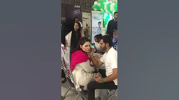 Emporium mall me Is larki ki bygarti deko