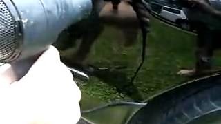Удаление вмятины сжатым воздуха(, 2012-11-25T13:36:30.000Z)
