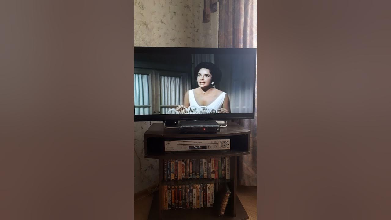 Кассеты с детскими мультфильмами. Мост видео vhs. Наклейка на кассету vhs. Мост видео логотип. Видеокассеты варус видео vhs.