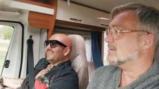 Jonas Och Tony Irving Skämtar Om Burgsvik - Camping Queens Sjuan