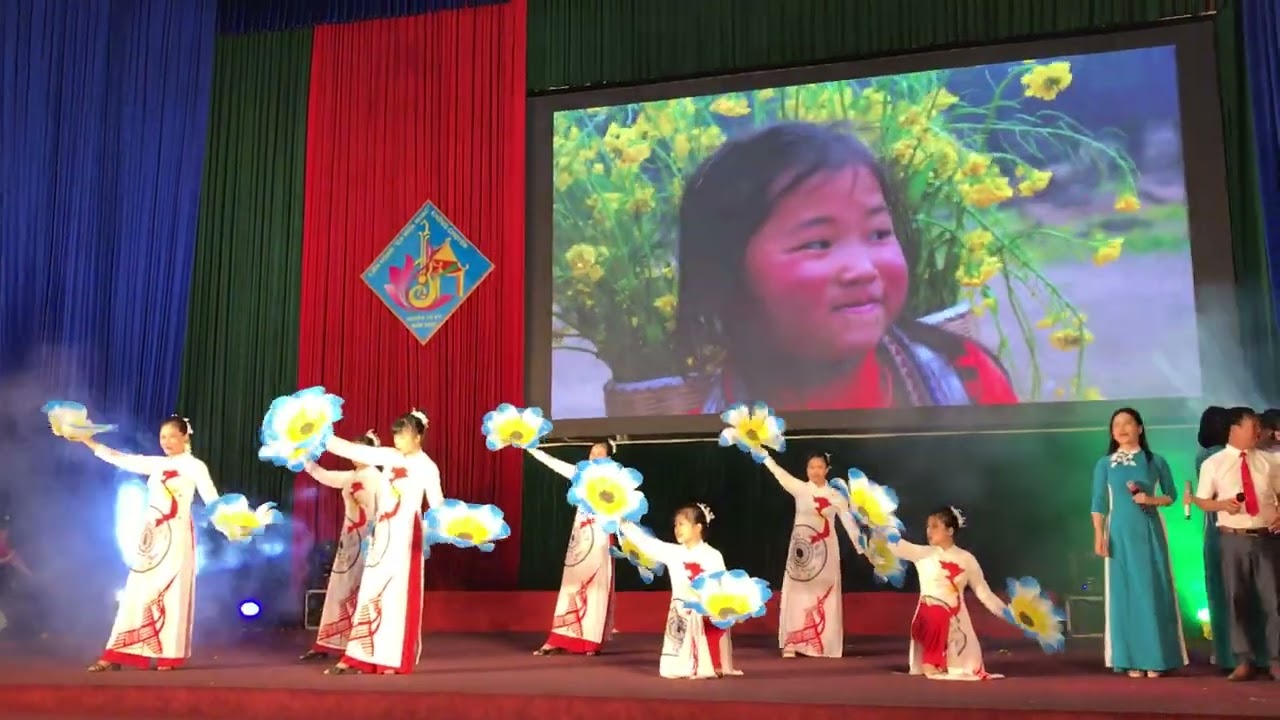 HÃY ĐẾN VỚI CON NGƯỜI VIỆT NAM TÔI -  TỐP CA NAM NỮ XÃ QUẢNG NGHIỆP NĂM 2024