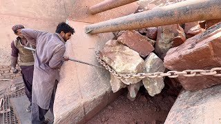 Download Lagu Giant Rock Jam in Crusher | Workers Break Massive Stones to Clear Hopper (Satisfying Crushing Action MP3