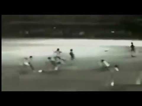 Maradona (Argentinos Jrs) - 19/02/1980 - Deportivo Pereira-COL 4x4 Argentinos Jrs - 1 gol
