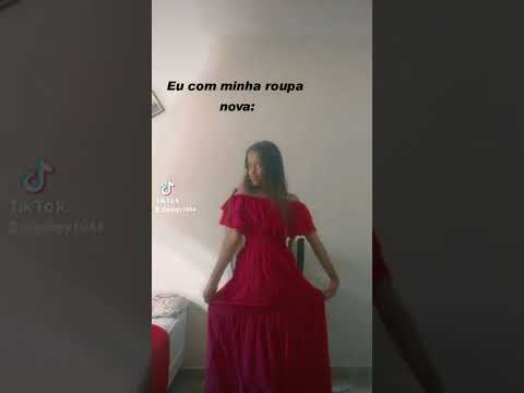 minha mãe vestindo minhas roupas