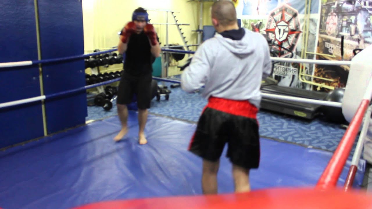 Спарринг с инструктором в Weekend Boxing Club