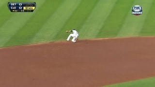 DET@CLE: Asdrubal backhands a hard-hit grounder