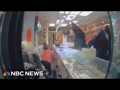 Video shows armed thieves ransack California jewelry store.