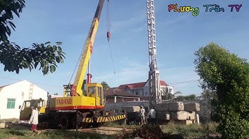 Cổ máy ép cọc thủy lực khổng lồ hơn chục tấn.