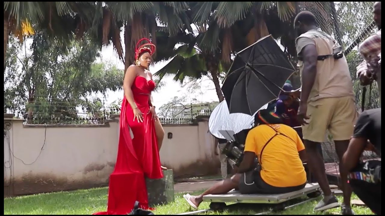 Yemi Alade - Deceive ft. RudeBoy (Official BTS Video) Yemi Alade - Deceive ft. RudeBoy (Official BTS Video)